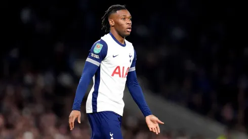 Udogie durante a partida entre Tottenham e Manchester City, pela Copa da Liga Inglesa, no dia 30 de outubro de 2024. (PA Images / Alamy Stock Photo)