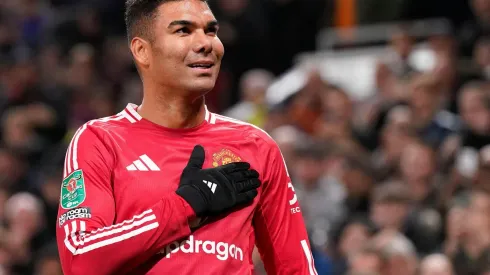 Casemiro comemora um de seus gols na vitória do Manchester United sobre o Leicester, no dia 30 de outubro de 2024. (Sportimage Ltd / Alamy Stock Photo)