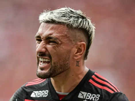 Arrascaeta preocupa com joelho após vitória do Flamengo sobre o Atlético