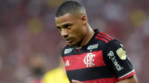 Flamengo aceita vender De La Cruz ao River Plate, mas impõe uma condição (Photo by Dhavid Normando/Getty Images)