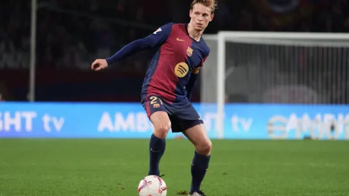 de Jong em campo no confronto entre Barcelona e Espanyol, no dia 03 de novembro de 2024. (Action Plus Sports Images / Alamy Stock Photo)