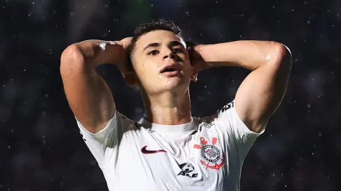 Gabriel Moscardo com a camisa do Corinthians, ainda em 2023.