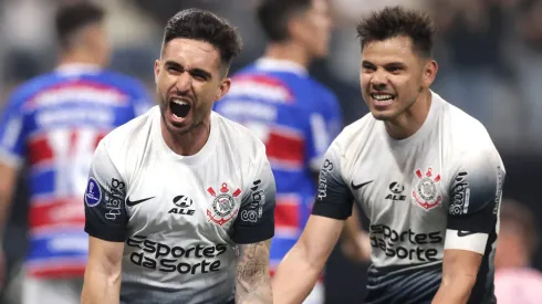 Jogador do Corinthians aceita assinar com clube do exterior e aguarda proposta para transferência. (Photo by Alexandre Schneider/Getty Images)