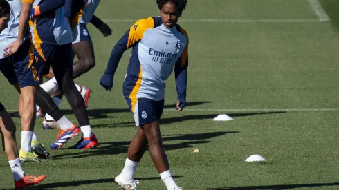 Endrick durante treino na cidade do Real Madrid