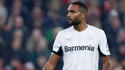 Jonathan Tah em partida contra o Liverpool