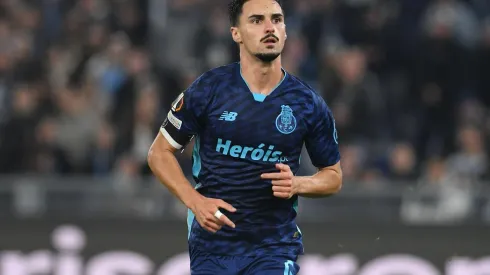 Stephen Eustáquio em campo durante o confronto entre Lazio e Porto, no dia 07 de novembro de 2024. (Sipa US / Alamy Stock Photo)