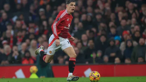 Manchester United, ManU v Leicester City Premier League 10/11/2024. Alejandro Garnacho 17 of Manchester United runs into attack during the Premier League match between Manchester United and Leicester City at Old Trafford, Manchester, England on 10 November 2024. Manchester Old Trafford Greater Manchester England Editorial use only DataCo restrictions apply See www.football-dataco.com , Copyright: xConorxMolloyx PSI-20806-0047