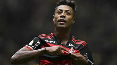 BELO HORIZONTE, BRAZIL - JULY 03: Bruno Henrique of Flamengo celebrates after scoring the fourth goal of the team during between Atletico Mineiro and Flamengo as part of Brasileirao 2024 at Arena MRV on July 03, 2024 in Belo Horizonte, Brazil. (Photo by Pedro Vilela/Getty Images)
