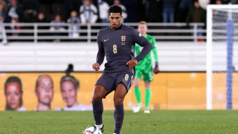Bellingham em campo no duelo entre Finlândia e Inglaterra, no dia 13 de outubro de 2024. (Aflo Co. Ltd. / Alamy Stock Photo)