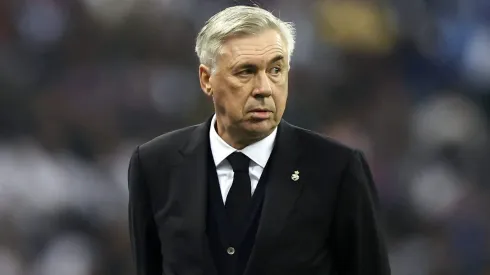 Carlo Ancelotti na beira do gramado pelo Real Madrid.