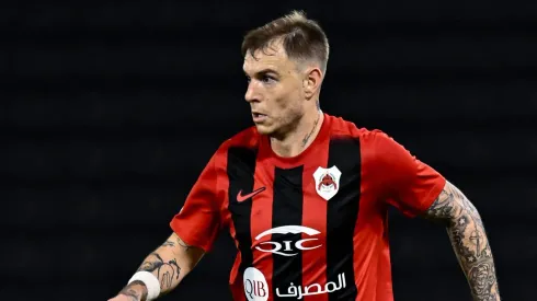 Roger Guedes se aproxima de rival do Corinthians no Brasil.