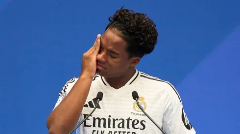 Endrick chora em apresentação do Real Madrid. Foto: Angel Martinez/Getty Images