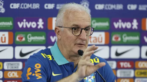 Dorival convoca Dodô e Alex Telles para vagas de Vanderson e Arana