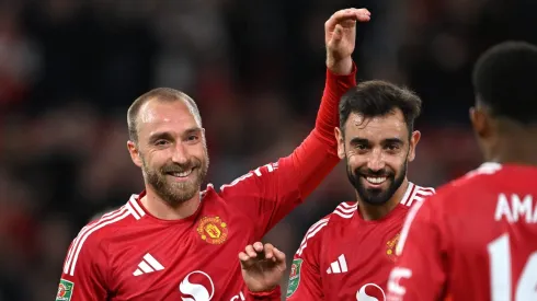 Eriksen ao lado de Bruno Fernandes, ambos em comemoração. Foto: Stu Forster/Getty Images