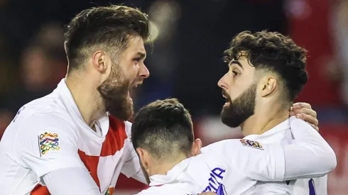 Josko Gvardiol, da Croácia, celebra com seus companheiros de equipe após marcar durante a partida do Grupo A1 da Liga A da Liga das Nações da UEFA 2024/25 entre Croácia e Portugal no Estádio Poljud, em 18 de novembro de 2024, em Split, Croácia. (Foto: IMAGO / Pixsell)