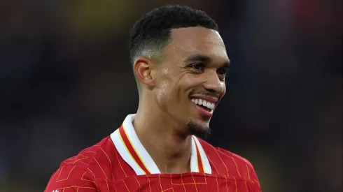 Alexander-Arnold pode renovar com o Liverpool e rejeitar o Real Madrid. (Photo by Michael Steele/Getty Images)