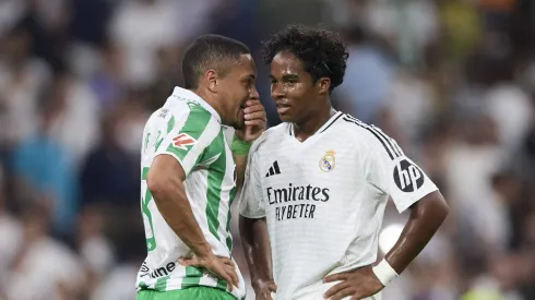 Vitor Roque e Endrick conversam em duelo entre Bétis x Real Madrid