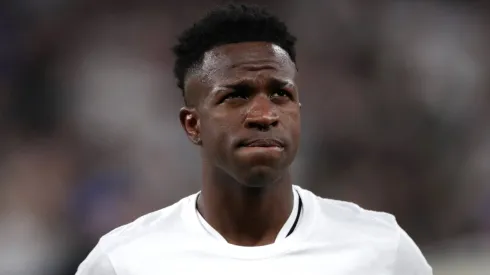 Vini Jr com a camisa do Real Madrid pela disputa da La Liga.