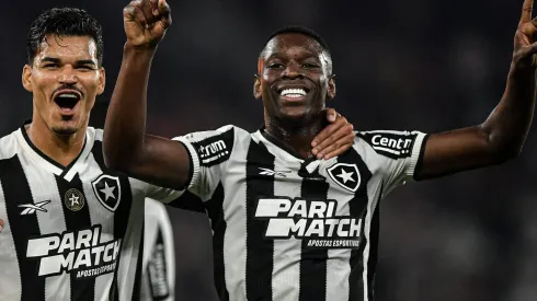 Corinthians surpreende e inicia contatos para assinar com importante jogador do Botafogo.