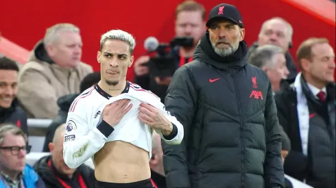 Anthony e Jürgen Klopp se enfrentando na Premier League.