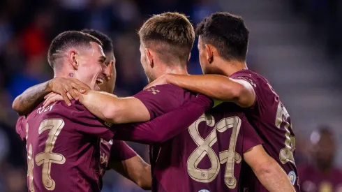 James McAtee: A nova joia no mercado de transferências. Promessa do Manchester City atrai interesse de grandes clubes. (Foto: IMAGO / Branislav Racko)