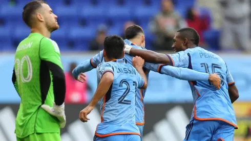 O Palmeiras se prepara para um 2025 desafiador, com participações na Libertadores e no Super Mundial de Clubes, e já começa a buscar reforços para seu elenco. Entre as negociações em andamento, está o possível contrato com o atacante Julián Fernández, que pode substituir Estêvão na ponta direita. (Foto: IMAGO / NurPhoto)