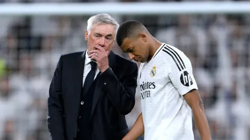 Ancelotti conversa com Mbappé. Foto: David Ramos/Getty Images