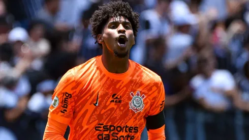 Corinthians não consegue acordo com o Flamengo e Hugo Souza pode jogar a Champions League. (Foto: Imago)