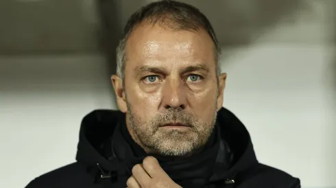 Hansi Flick pede reforço do Bayern para o Barcelona.