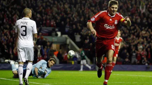 Steven Gerrard marcou um dos gols do Liverpool na última vitória sobre o Real Madrid