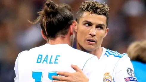 Gareth Bale e Cristiano Ronaldo comemoram vitória contra o Liverpool na Champions League.
