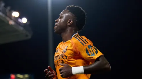 Vinícius Júnior com a camisa do Real Madrid.