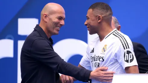 Zidane esteve na apresentação de Mbappé no Real Madrid.