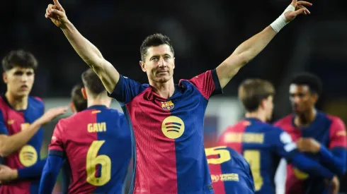 Robert Lewandowski durante a comemoração de um de seus gols na vitória do Barcelona sobre o Brest, no dia 26 de novembro de 2024. (ZUMA Press, Inc. / Alamy Stock Photo)