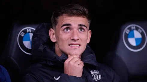 Gavi entre os reservas do Barcelona.