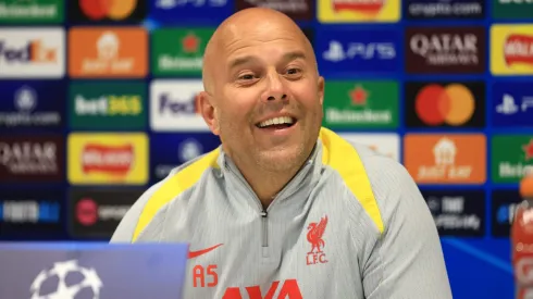 Arne Slot em entrevista coletiva pelo Liverpool na Champions League.