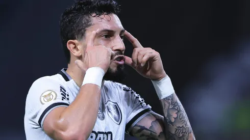 Alex Telles é campeão da Libertadores. Foto: Ettore Chiereguini/AGIF