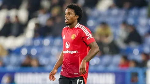 Tyrell Malacia, lateral-esquerdo do Manchester United, enfrenta um futuro incerto no clube inglês após lesões e dificuldades de adaptação. (Foto: IMAGO / Every Second Media)