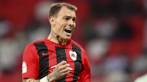 Flamengo faz sondagem por Roger Guedes.