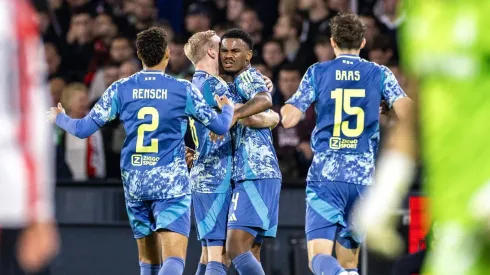 Jorrel Hato, promessa do futebol europeu e defensor do Ajax, está cada vez mais próximo de deixar o clube holandês, atraindo o interesse de gigantes da Premier League, como Arsenal, Chelsea e Liverpool. (Foto: IMAGO / ANP)