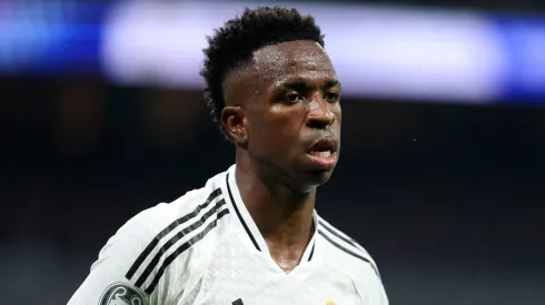 Vinícius Júnior com a camisa do Real Madrid.