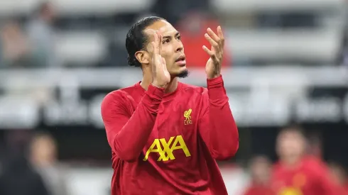 Liverpool envia proposta de renovação para Van Dijk, diz jornalista.
