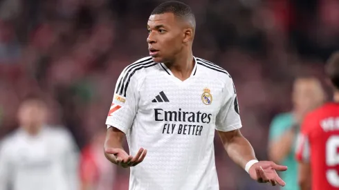 Ancelotti decide se Mbappé irá ou não para o banco de reservas no Real Madrid (Photo by Juan Manuel Serrano Arce/Getty Images)