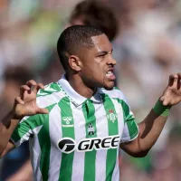 Hansi Flick, do Barcelona, polemiza pênalti marcado em Vitor Roque: “Pode ser...”