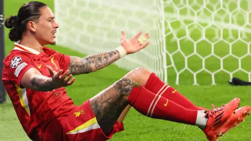 Mesmo na liderança da Premier League, o Liverpool enfrenta desafios ofensivos, com o desempenho irregular de Darwin Núñez e a necessidade de reforçar seu ataque. (Foto: IMAGO / Picture Point LE)