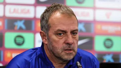 Barcelona de Flick vê RB Leipzig entrar na briga por Óscar Mingueza.