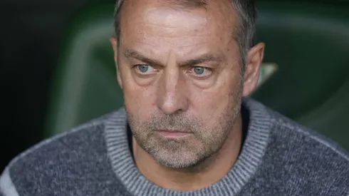 Barcelona pode perder Hansi Flick por dois jogos, diz jornalista.