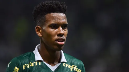 Estevão com a camisa do Palmeiras