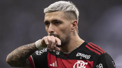 Rival do Flamengo surpreende e tenta a contratação do meia Arrascaeta. Foto: IMAGO / Fotoarena