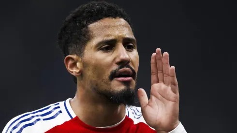 William Saliba com a camisa do Arsenal pela Champions League.